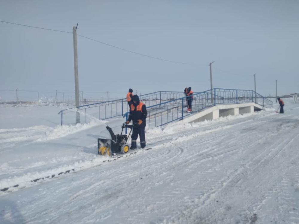 А/ д Актобе-Мартук гр РФ, 46 км очистка площадки отдыха от снега