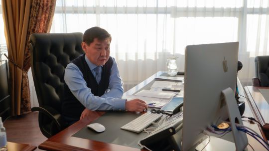Сегодня в АО «НК «QAZAVTOJOL» провели прямое подключение с Председателем Правления Уланом Алиповым