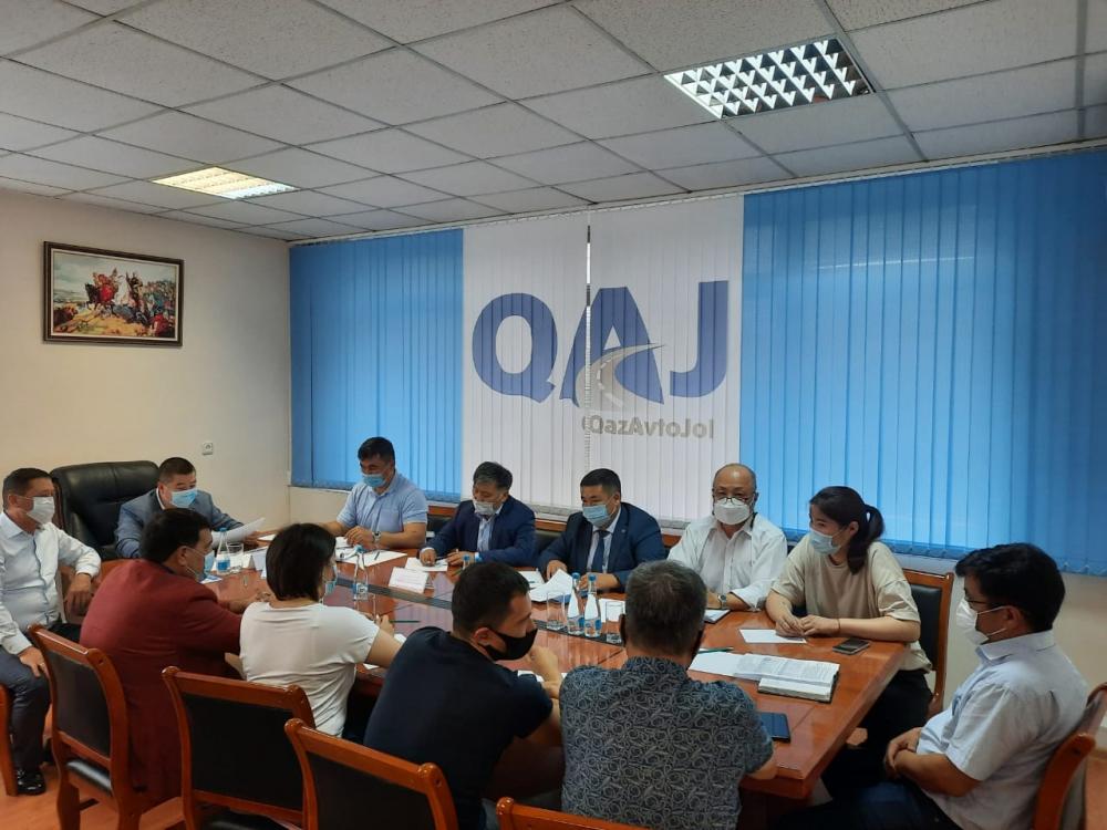 Председатель Правления АО «НК «QazAvtoJol»  Аскар Муратулы в Актюбинском областном филиале провел совещание с подрядными организациями