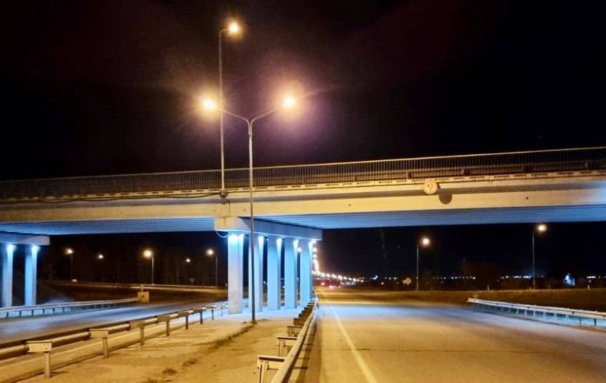 Дорожники Костанайской области устанавливают освещение на автомобильных мостах и путепроводах